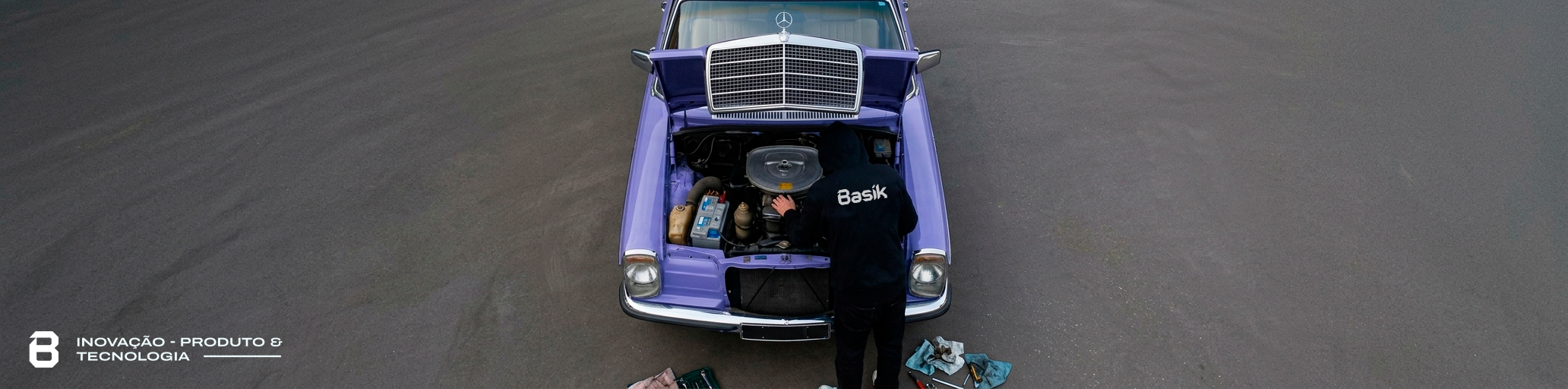 Projeto automotivo da BASIK com um Mercedes clássico roxo